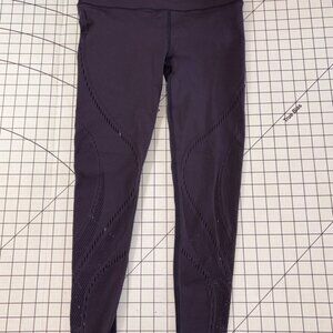 Women's Lululemon size 12 Reveal Legging - Boysenberry Dark Purple